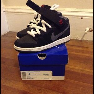 Nike SB's "Blood Red Griptape" Mid Dunks